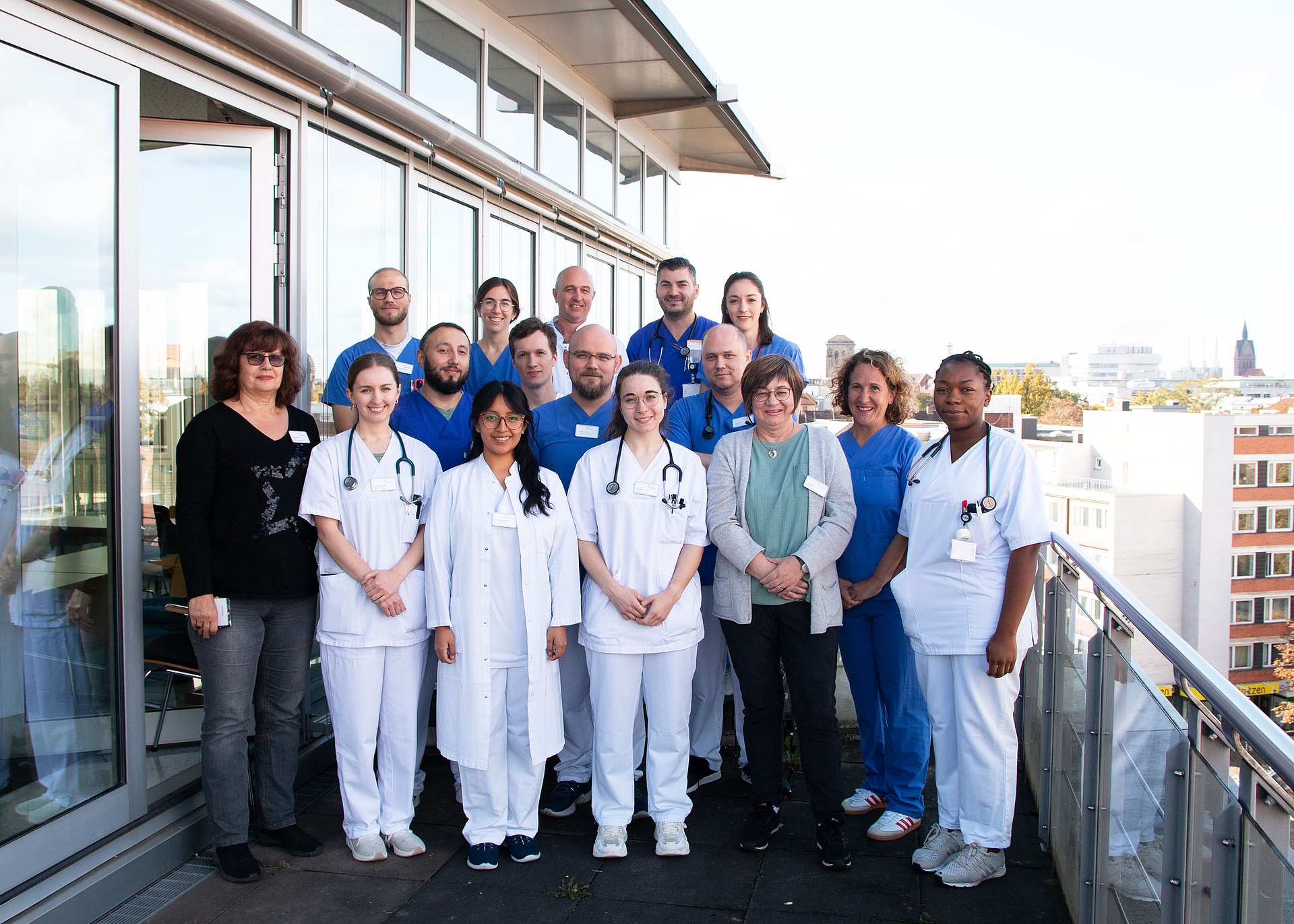 Bild zeigt das Team der Klinik